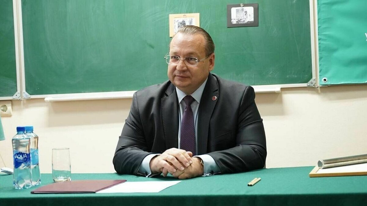     Его коллеги из ПГГПУ и ПГИК имели более скромные доходы.