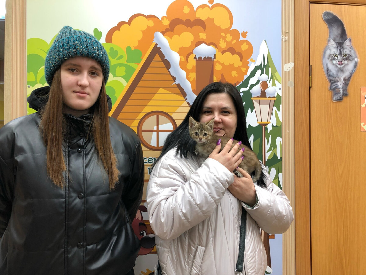 Вилена в руках родителей