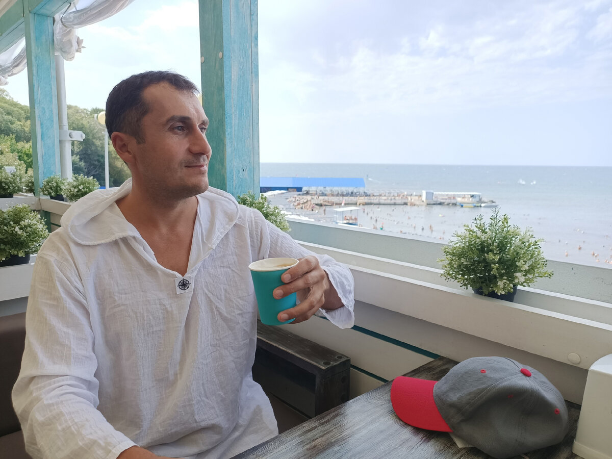 Автор задумался о счастье