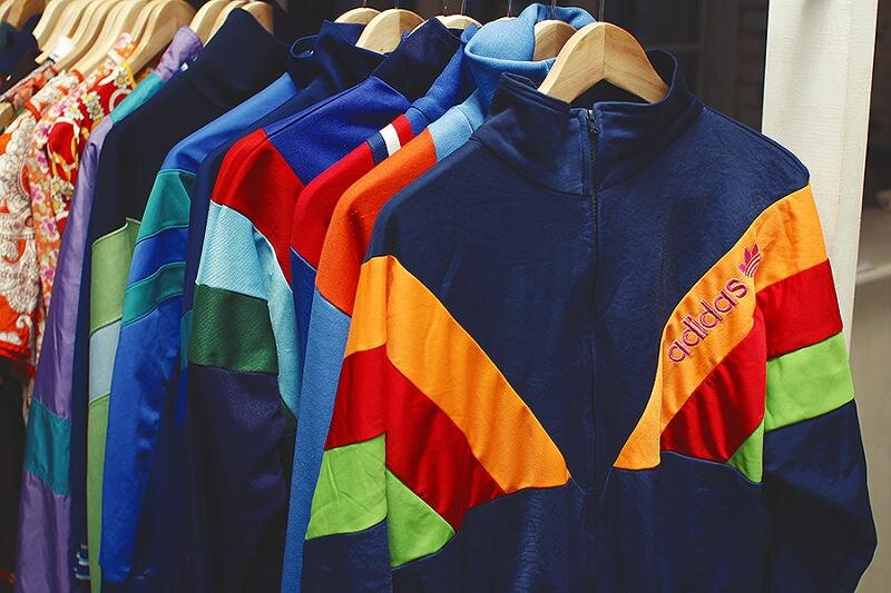 Спортивные костюмы из 90-х, подобного "колорблока" тогда было много. Фото из открытых источников.