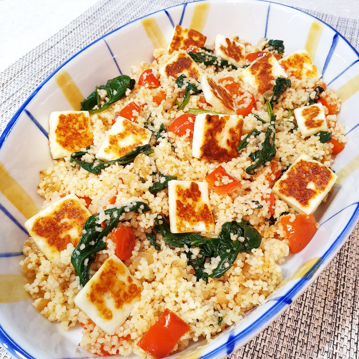 Кускус с жареным сыром Халуми 