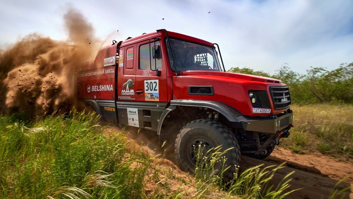     Во Фроловском районе завершился чемпионат Волгоградской области по ралли-рейдам. Гонку по арчединским пескам уже окрестили одной из самых сложных в сезоне.
