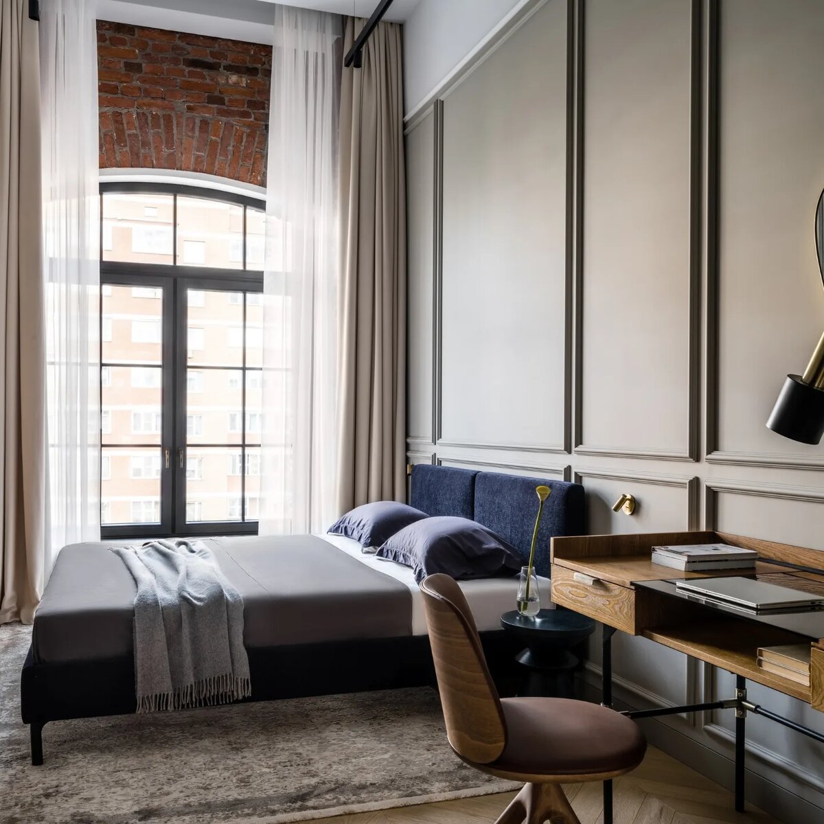 Реализация интерьера студии дизайна Dinamika. Кровать Sofas & Decor.