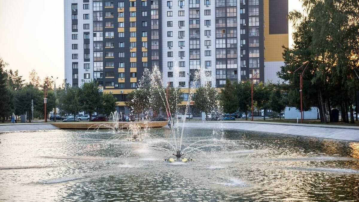     Жителей Казани предупредили об опасности купания в городских фонтанах. Соответствующее сообщение появилось в Telegram-канале комитета внешнего благоустройства столицы Татарстана.