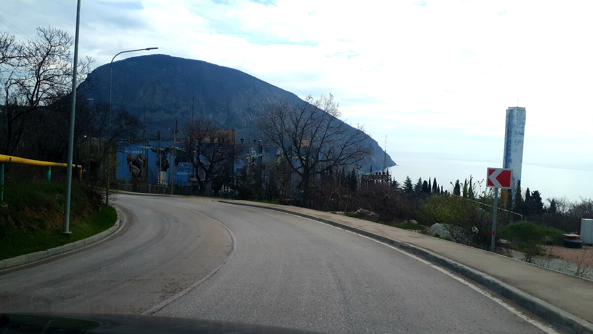 Виды по пути в Гурзуф. Гора Аю-Даг.