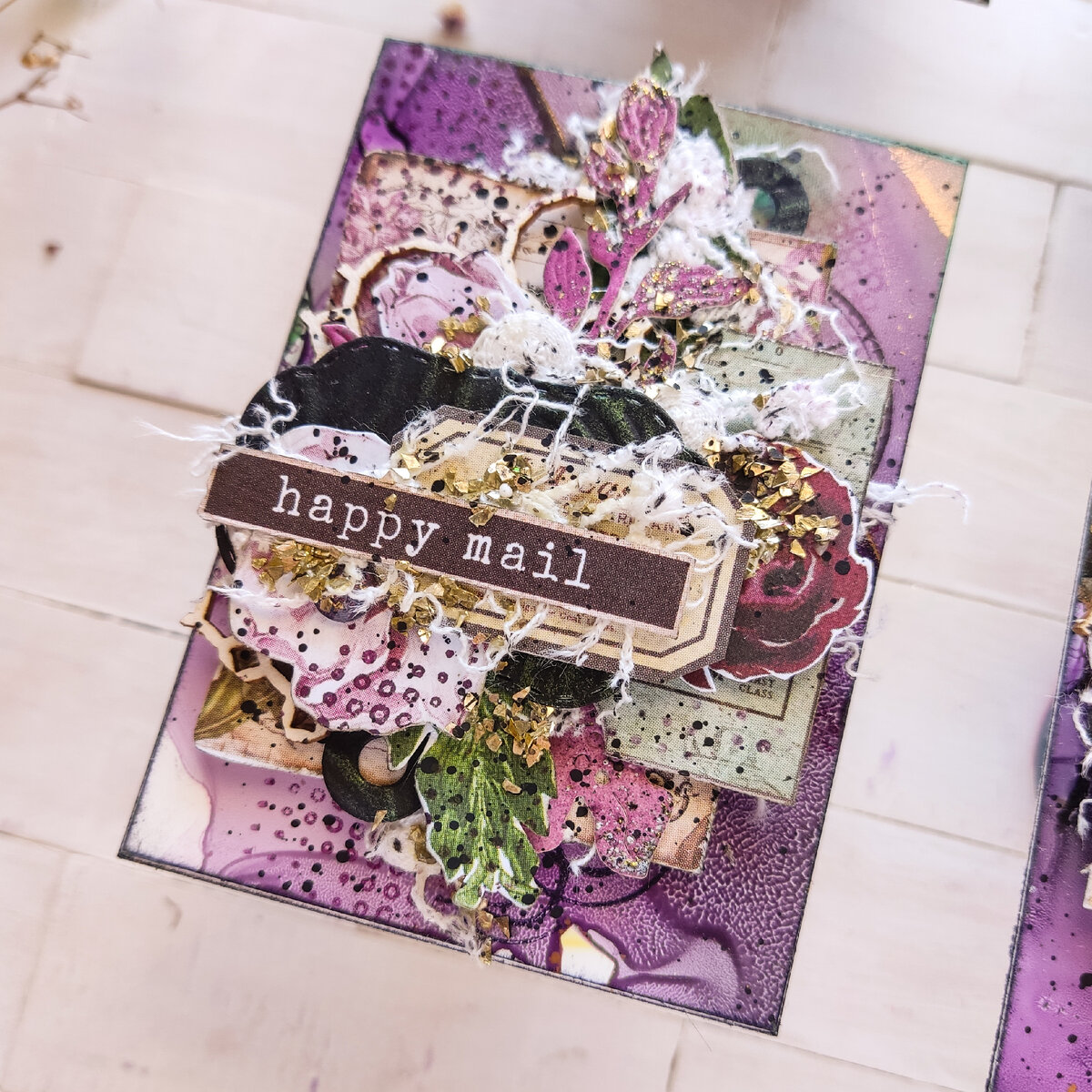 Бумага, картон, обрывки кружева и немного блëсток