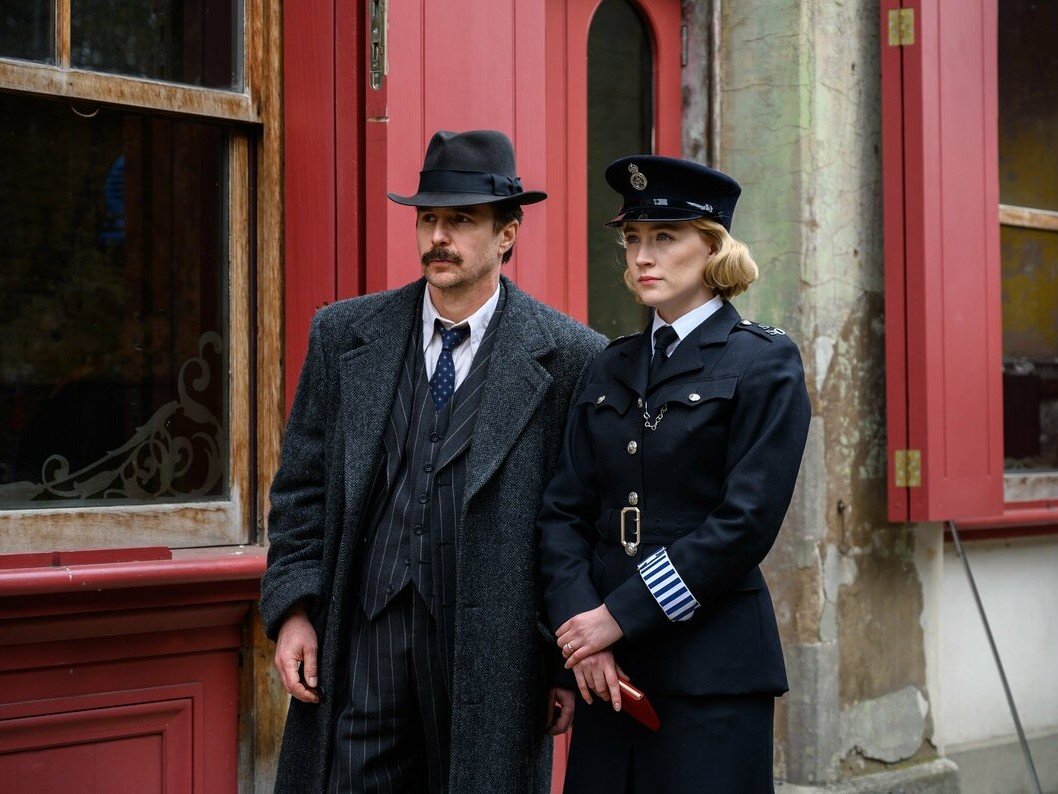 Кадр из фильма «Смотрите, как они бегут», 2022 год, режиссер Том Джордж