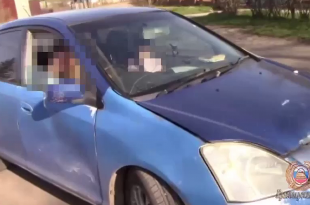    Женщина перевозила четырёх детей в автомобиле без ремней безопасности.