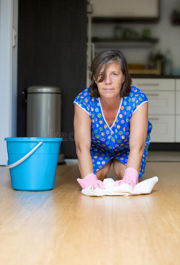 https://thumbs.dreamstime.com/b/%D0%B6%D0%B5%D0%BD%D1%89%D0%B8%D0%BD%D0%B0-scrubbing-%D0%BF%D0%BE-43557017.jpg