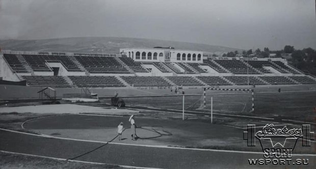 Мама и папа Владимира познакомились уже в Грозном, где он начал заниматься футболом на отсутствующем сейчас стадионе имени Серго Орджоникидзе. Фото: wsport.su 