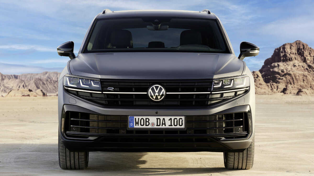 Volkswagen Touareg 2019 в лесу