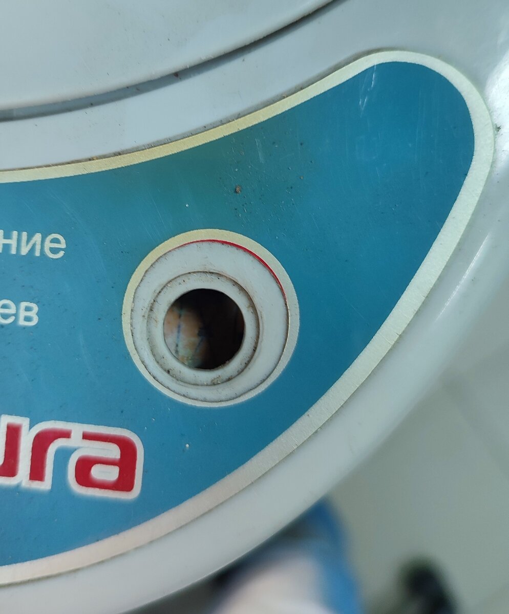 Кнопки даже на плате нет.