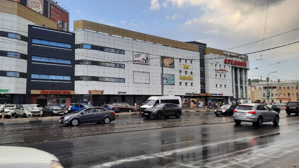     Часть территории Средного рынка на Белинского могут отдать под многофункциональный комплекс, включающий апартаменты, коворкинги, магазины и офисы. Эскизы обсуждались на заседании Архсовета при областном минграде, прошедшем 26 мая.