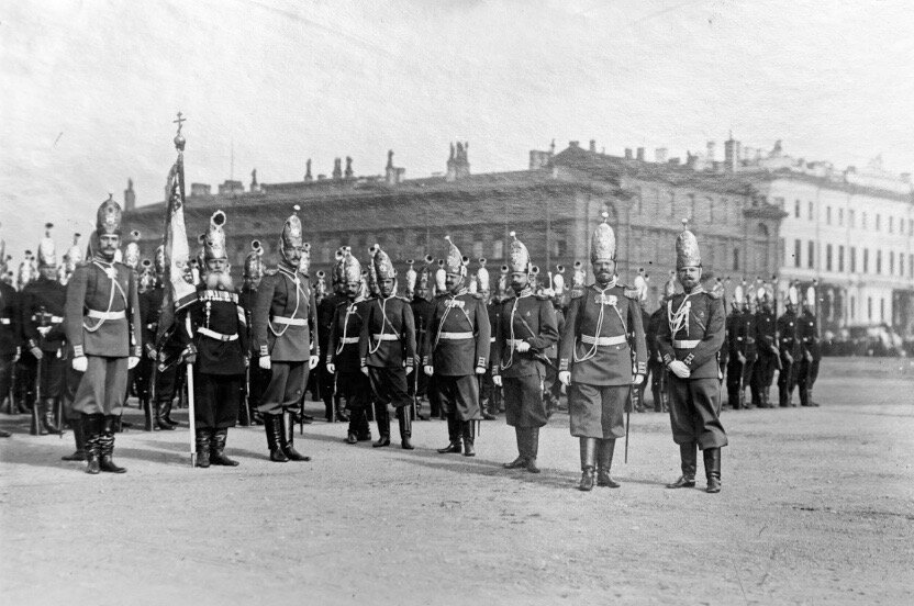 Полковой праздник Лейб-гвардии Павловского полка. В ожидании визита государя. Фото 1904 года.