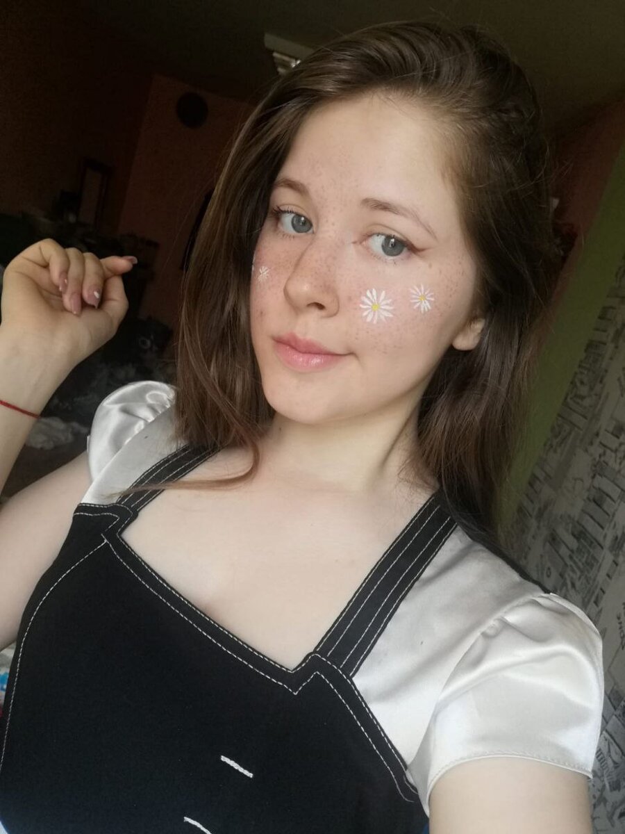 Мелиса ей сделала макияж)) 