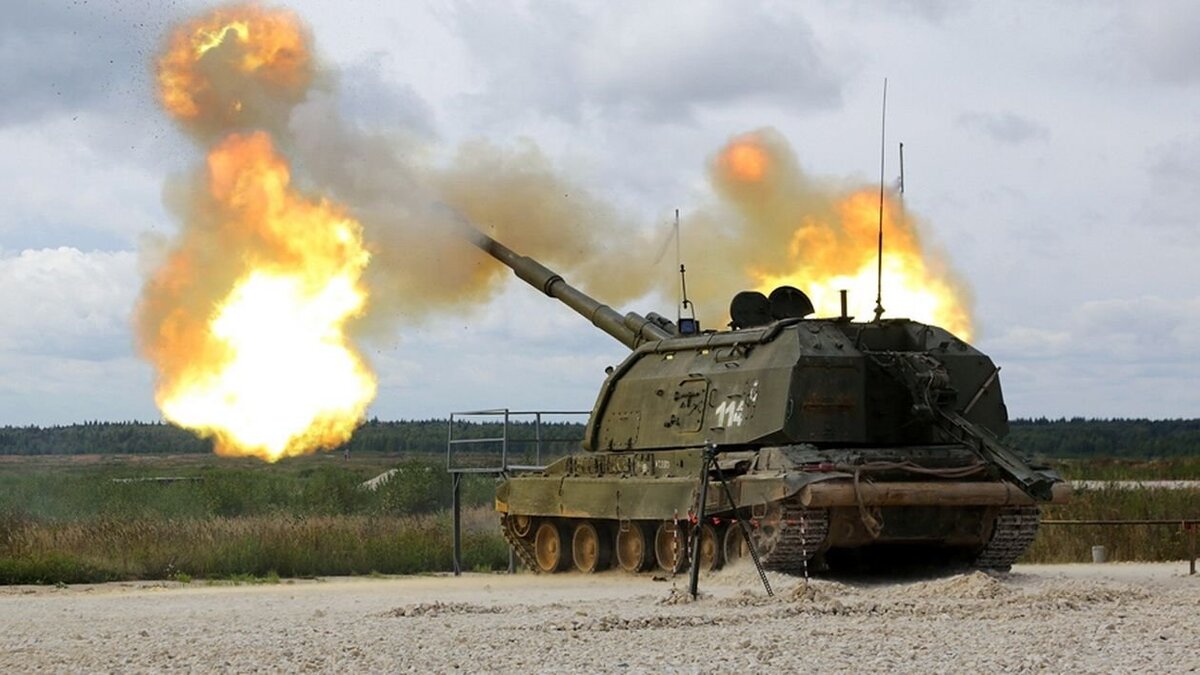 САУ "Мста-С" ведёт огонь. Фото: mil.ru / commons.wikimedia.org