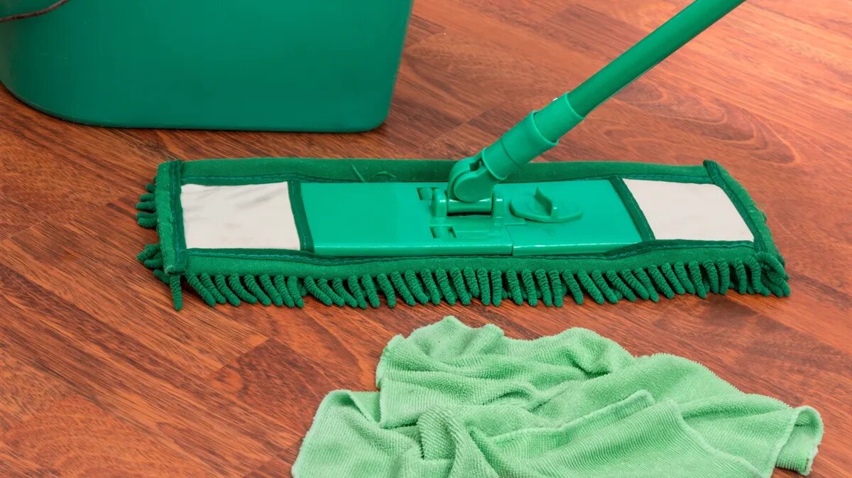 Лучше не рисковать самостоятельной уборкой помещения. Фото: www.piqsels.com
