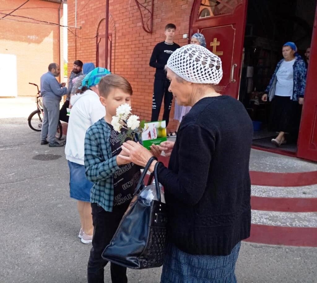 Картинка акция подари цветок школе