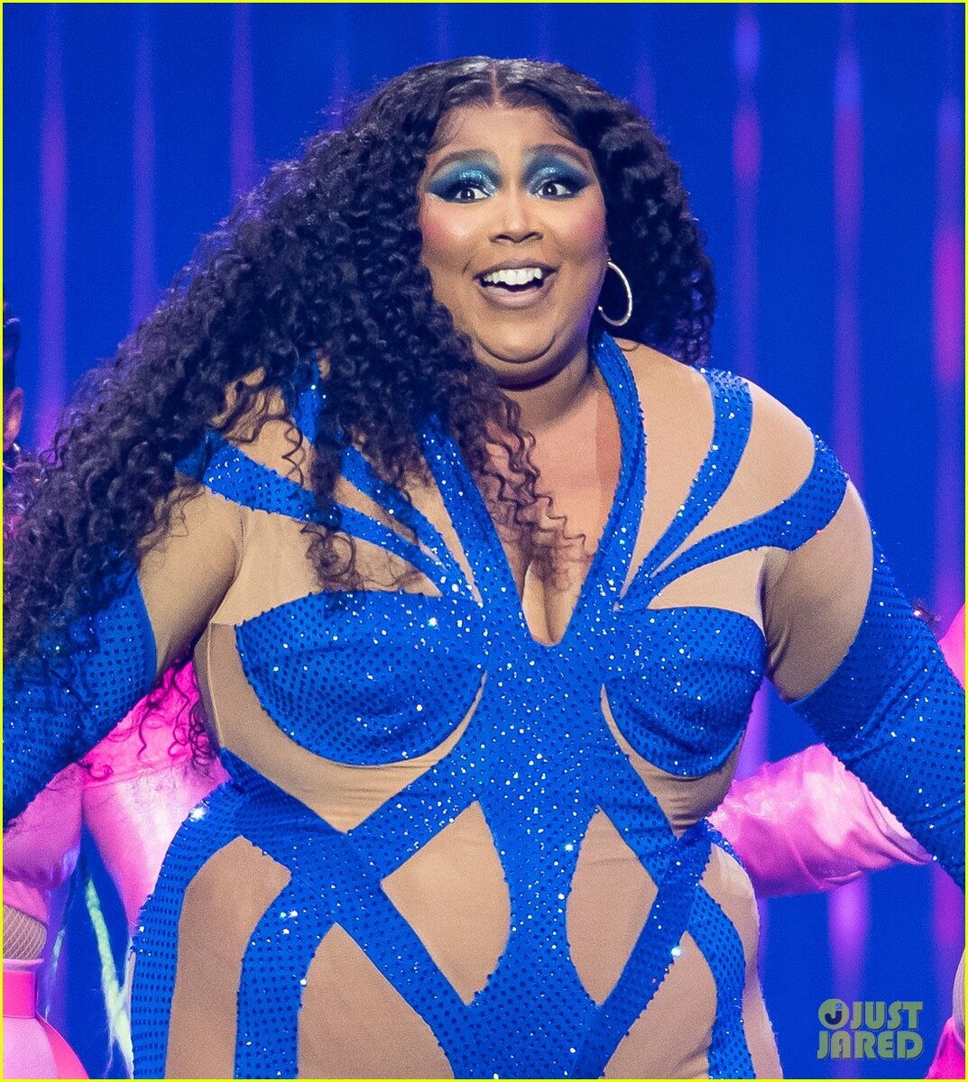 Ну это приличная фотография. Неприличные будут ниже.