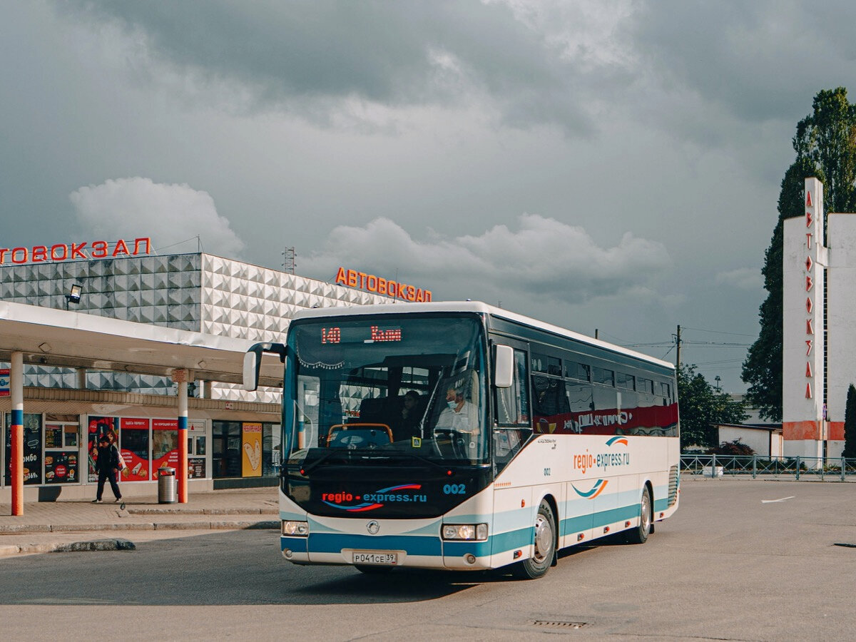 Главный недостаток автобуса — около суток пути в сидячем положении. При этом билеты раскупаются менее охотно и вы всегда найдете вариант, как добраться до полуострова. Источник фото: pexels.com.