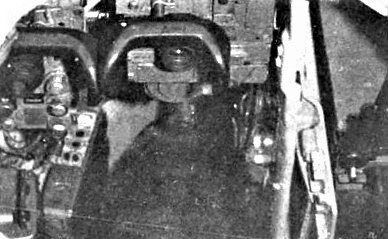 Рабочие места наводчика и командира по состоянию на начало 90-х гг.