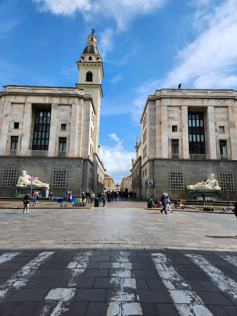 Церковь Св. Кристины (Chiesa di Santa Cristina) и церковь Св. Карла (Chiesa di San Carlo al Corso)