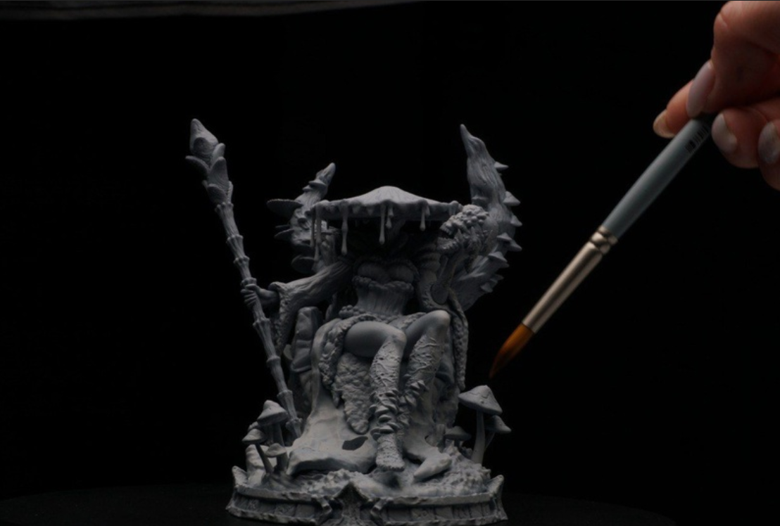 Модель Fungal Queen от студии Witchsong Miniatures в грунте