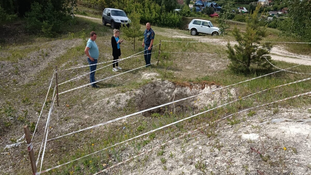     На горе Соколка Верхнеуслонского района Татарстана образовался карстовый провал. На это обратил внимание житель республики, который обратился в Главное управление МЧС России по Татарстану. Такую информацию Inkazan подтвердили в пресс-службе ведомства.