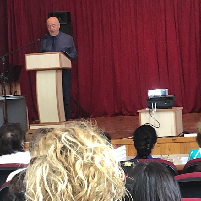 В связи с Международным днём русского языка в Степанакерте состоялся конкурс чтецов. Фоторяд