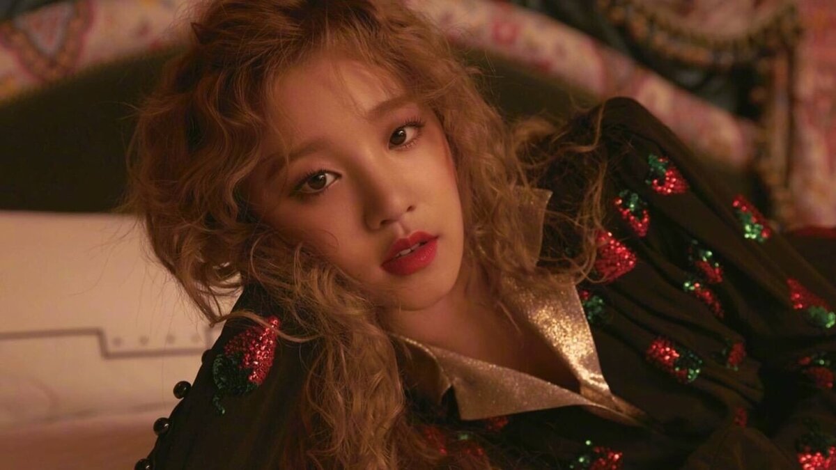 Новая песня айдл. Юци Айдл. Джи Айдл Юци. Yuqi hwaa. G I-DLE Yuqi.