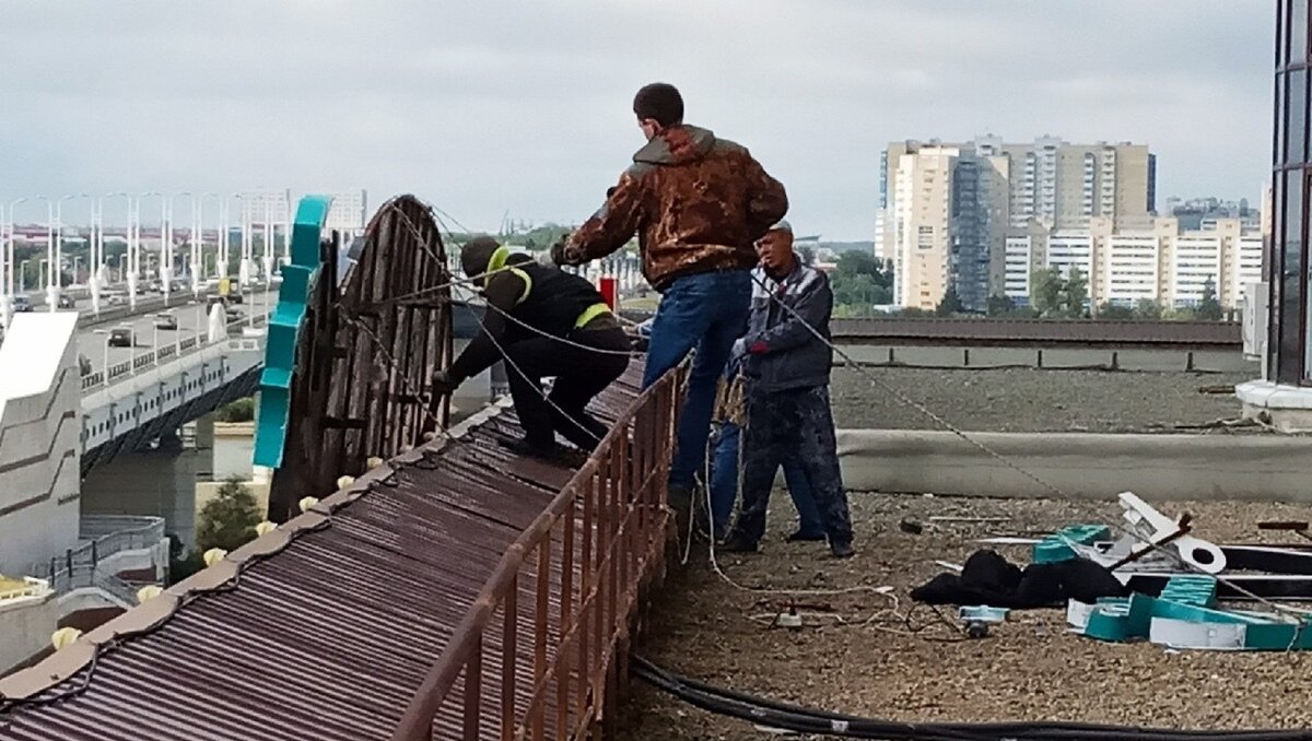     23-летний волгоградец получил серьезные травмы, упав крыши двухэтажного дома. Мужчина был госпитализирован, сообщает издание «НовостиВолгограда.ру» со ссылкой на источник в экстренных службах региона.