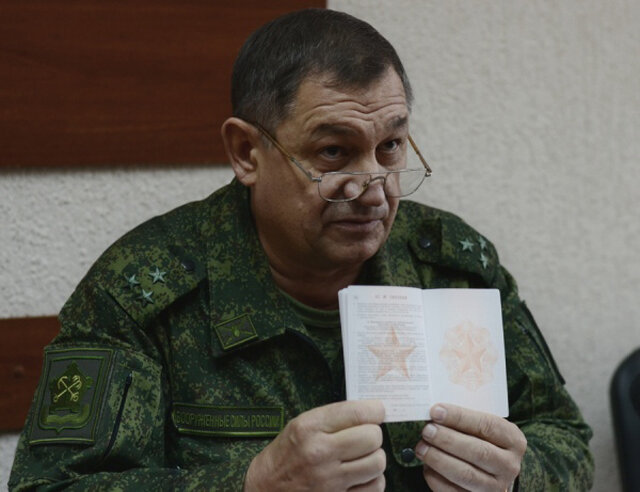    По словам военкома, на не явившегося по повестке в военкомат могут наложить ряд ограничений