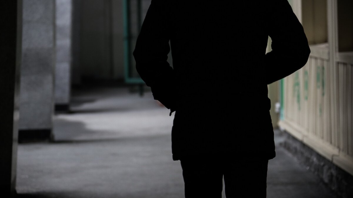     Жительница дальневосточной столицы пострадала от рук уличного грабителя. Злоумышленником оказался бывший зек.