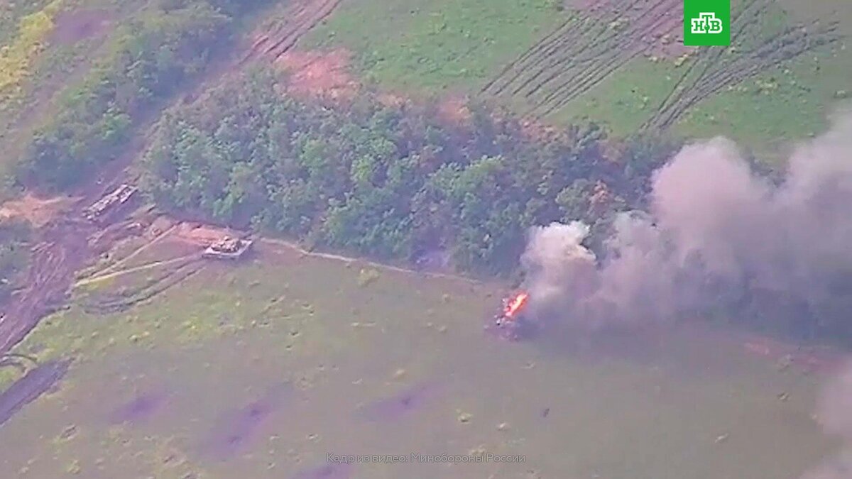    Минобороны показало уничтожение бронетехники ВСУ на Запорожском направлении