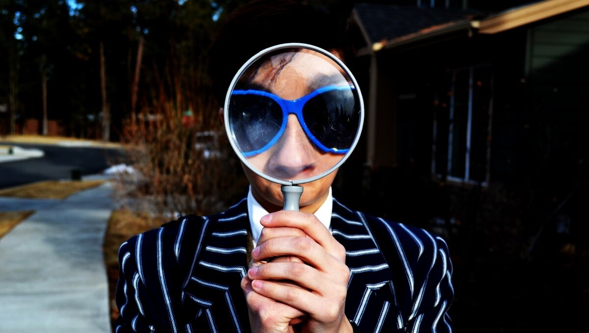     Рынок детективных услуг в Ростовской области покрыт тайной и стереотипами из криминальных российских сериалов. Как на деле устроена работа частных детективов, что им разрешено законом и сколько стоят услуги, в материале RostovGazeta.