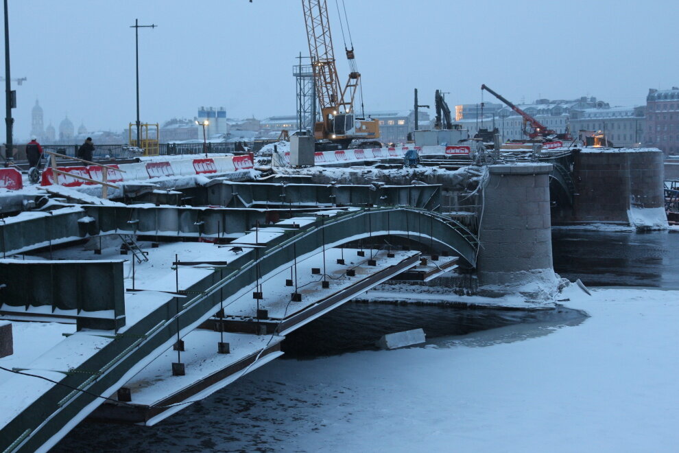 © Администрация Санкт‑Петербурга / gov.spb.ru (Капремонт Биржевого моста, 2021 г.)