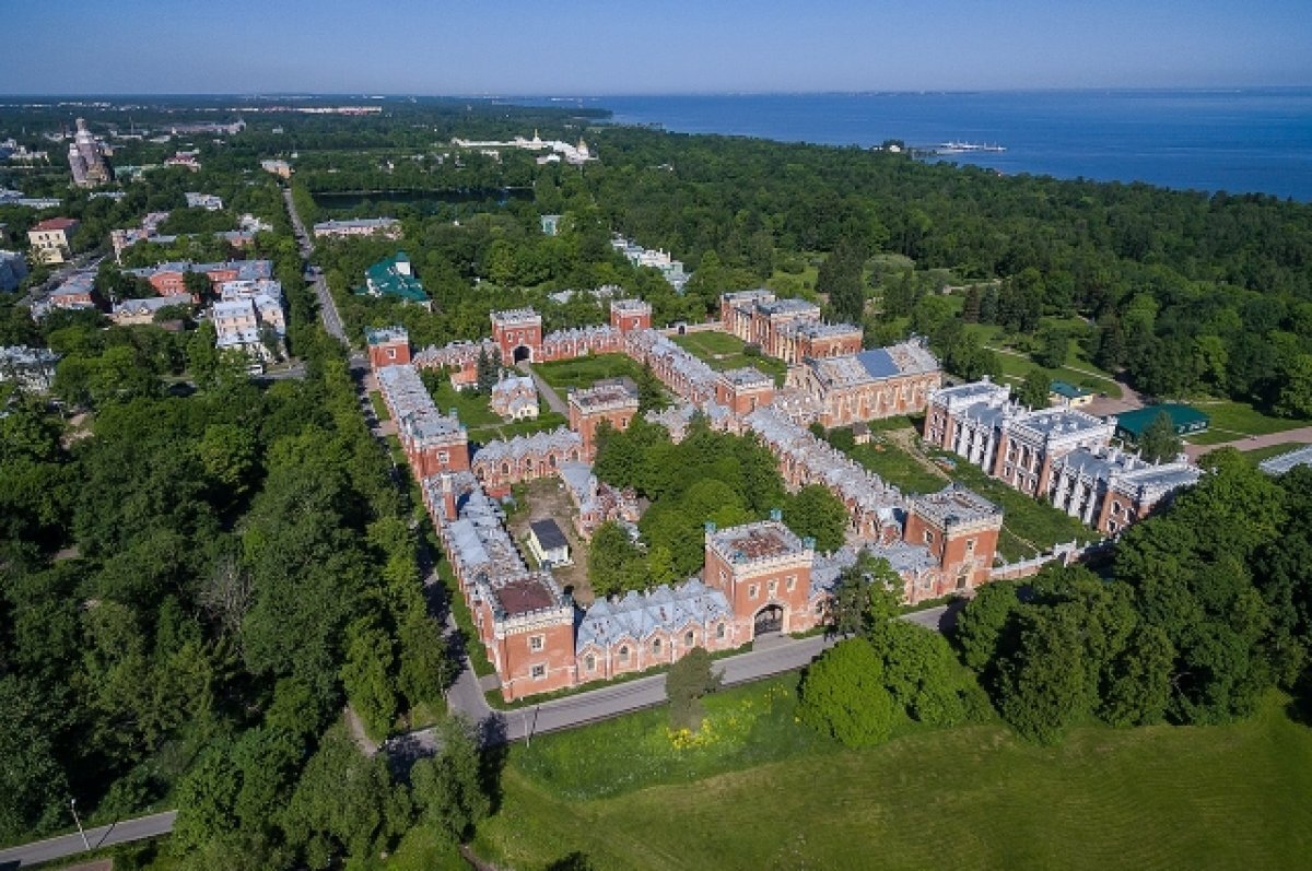    В Круглом пруду Петергофа утонули две девочки 12 и 14 лет