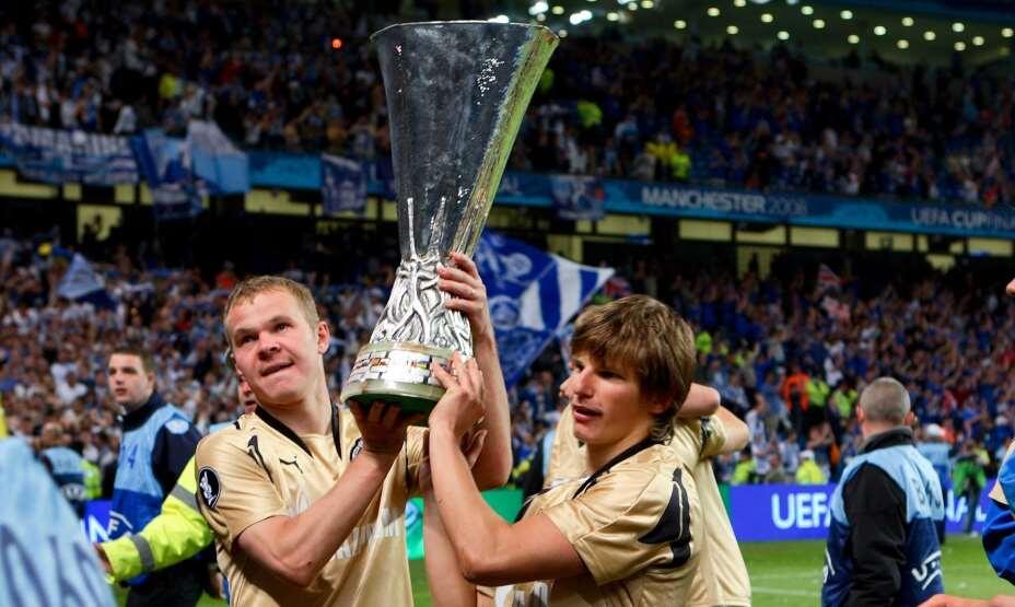    Андрей Аршавин и Александр Анюков празднуют победу в Кубке УЕФА-2008. Фото: ФК «Зенит»