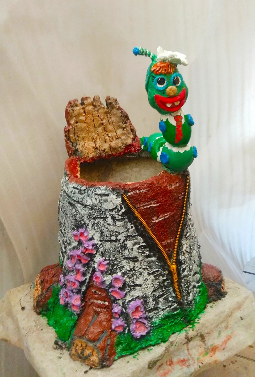 Модистка Гуся шьёт наряды,но им в лесу не очень рады,она ведь если что сошьет-то обязательно сгрызет! Фото автора.