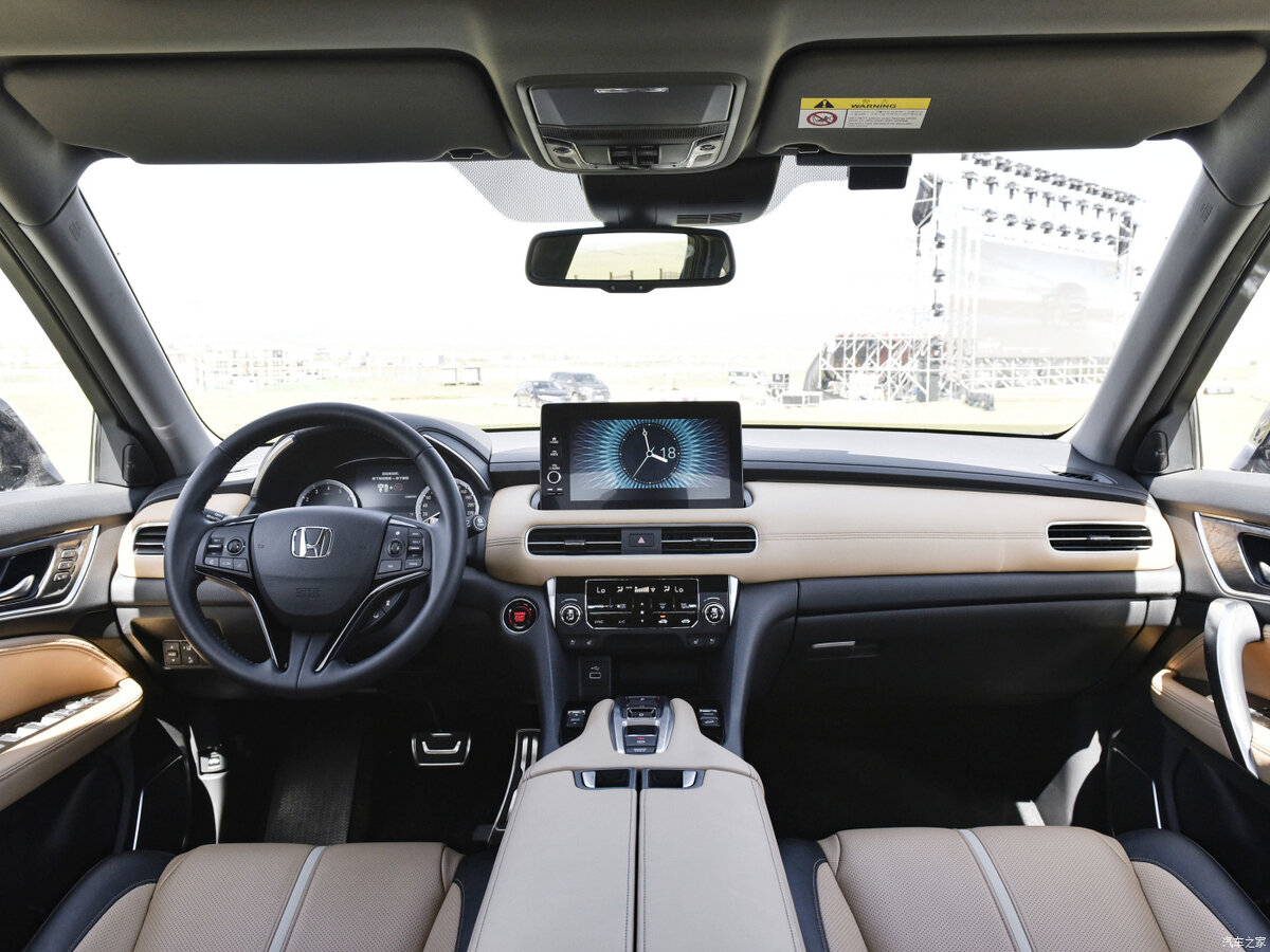    Салон обновленного Honda UR-V Левченко Максим