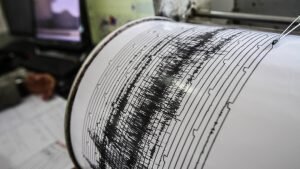   November 15, 2017 - Karo, North Sumatra, Indonesia - A seismograph recording volcanic activity of mount Sinabung at an observation center in Karo, North Sumatra on November 14, 2017. Mount Sinabung roared back to life in 2010 for the first time in 400 years, after another period of inactivity it erupted once more in 2013, and has remained highly active since. (Credit Image: Global Look Press via ZUMA Press) Галатея Петрова