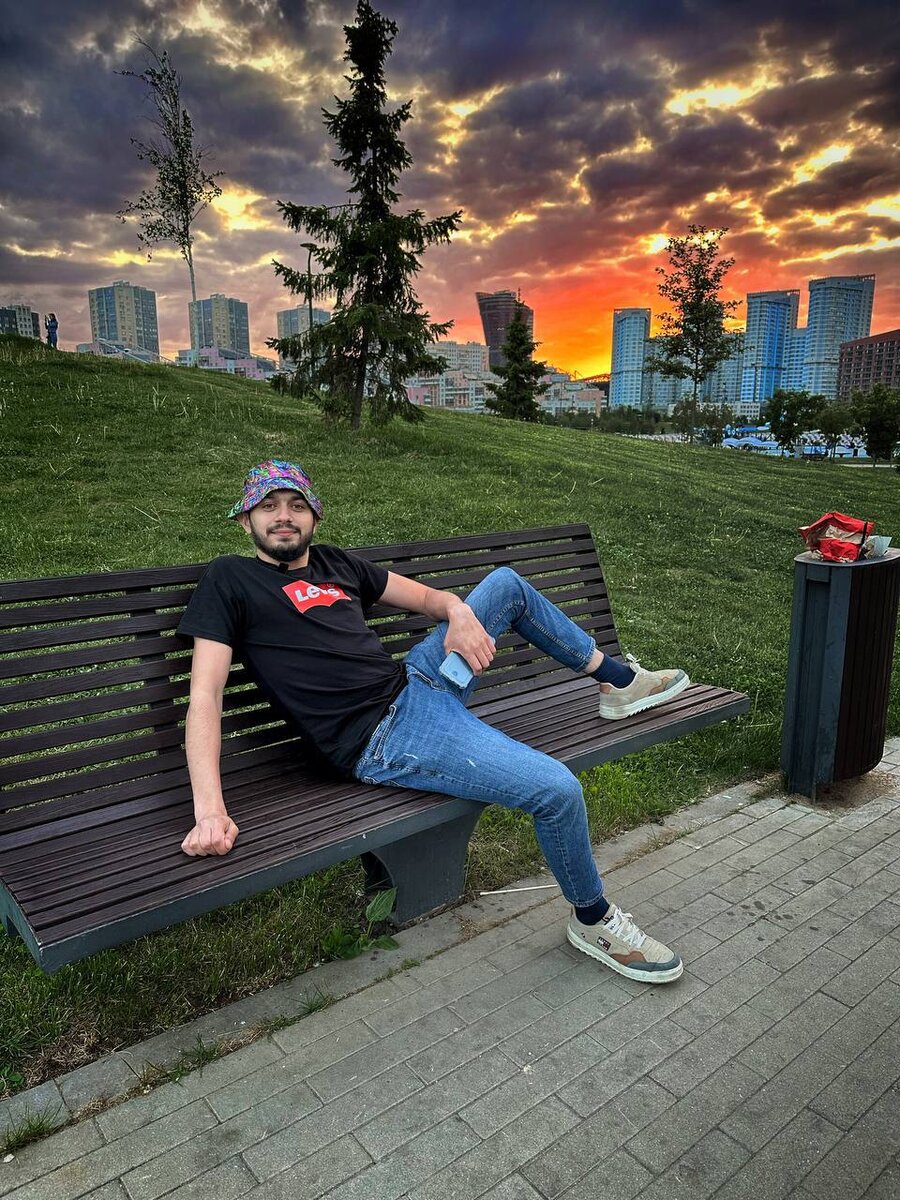 это я, суетовый, и у меня суммарно больше миллиона подписчиков!!