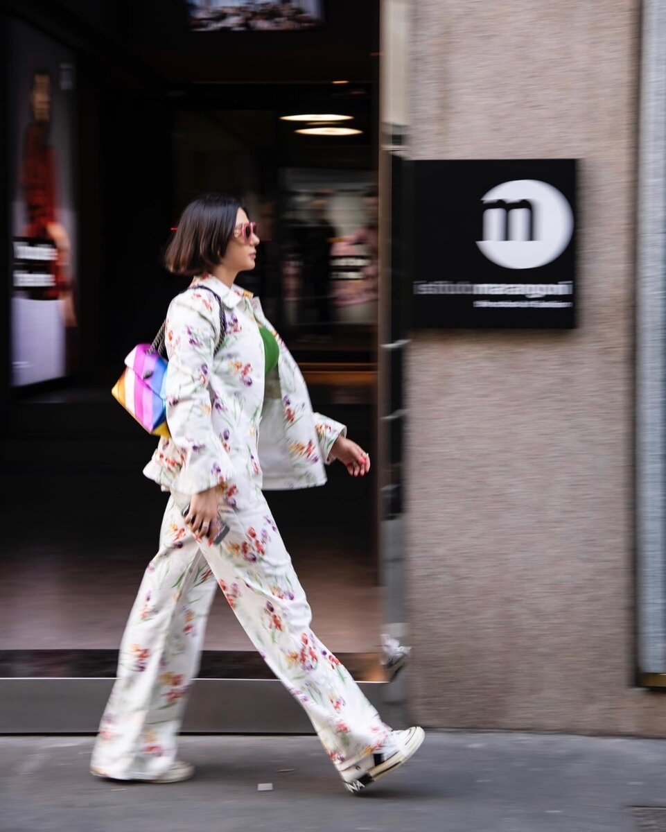 перед главным входом в Istituto Marangoni