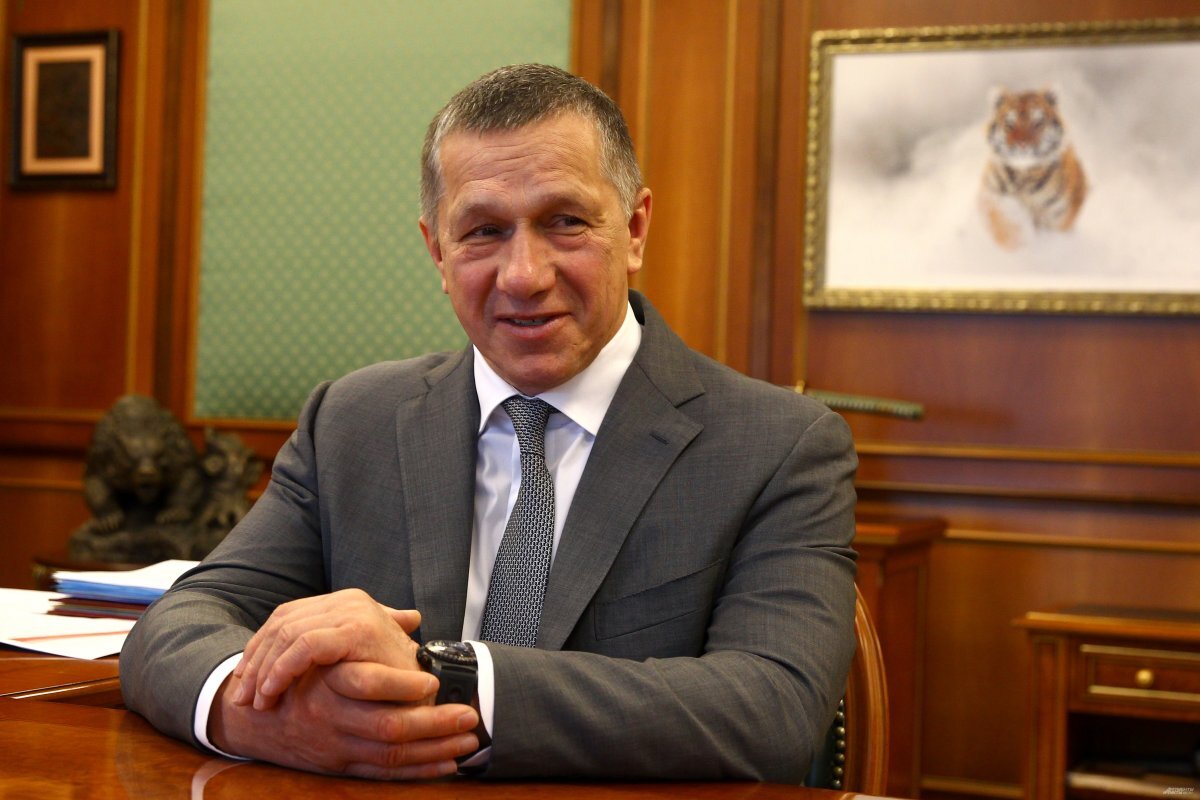    Полпред ДФО наградил военкора Стешина литературной премией