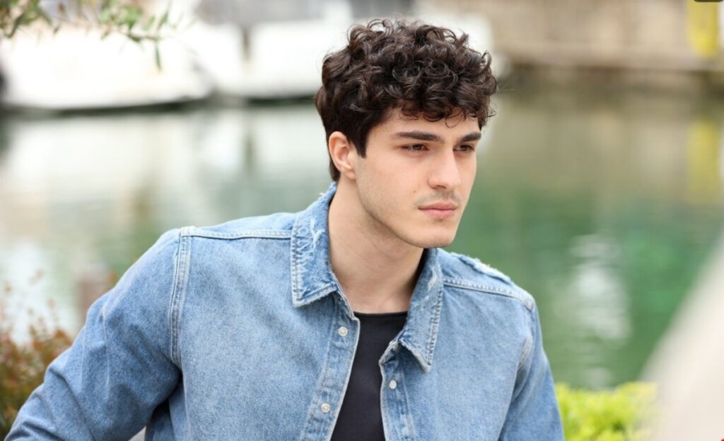  Неки верују да је Енес Кочак веома сличан Мерту Рамазану Демиру