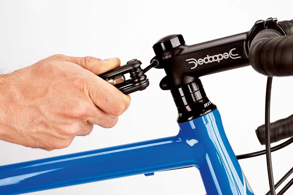    При затяжке винтов M5 максимальное усилие примерно отвечает силе 5 кг, если вы работаете небольшим ключом.The Cyclist