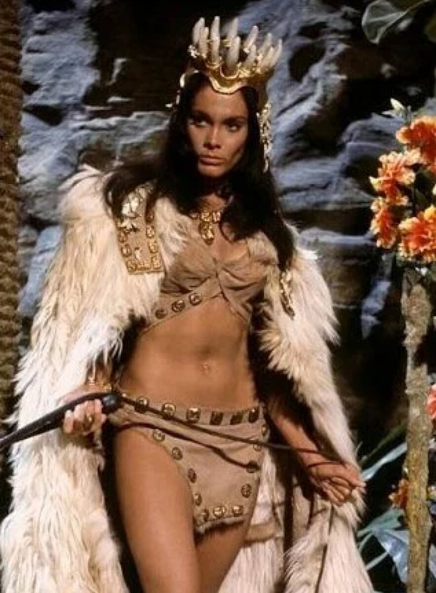 Queen Kari, королева амазонок из фильма Prehistoric Women, 1967 год