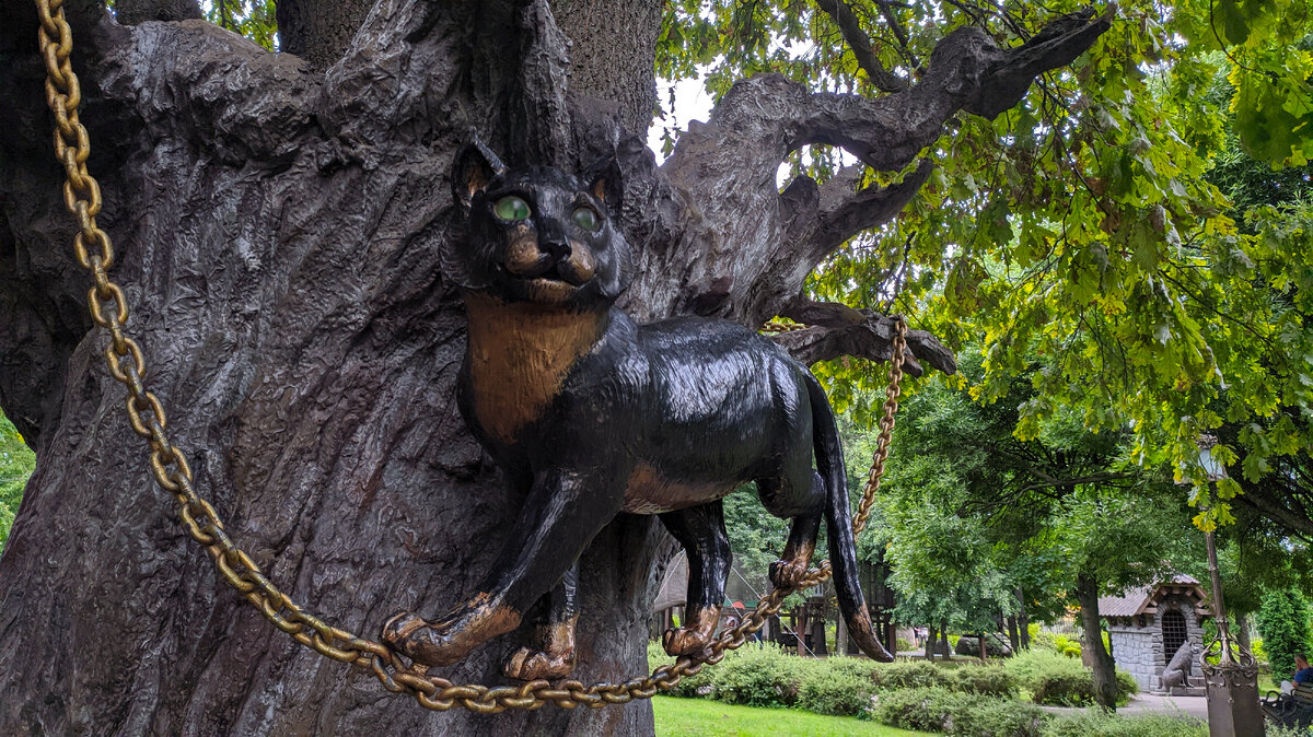 Кот ученый в парке "Лукоморье"
