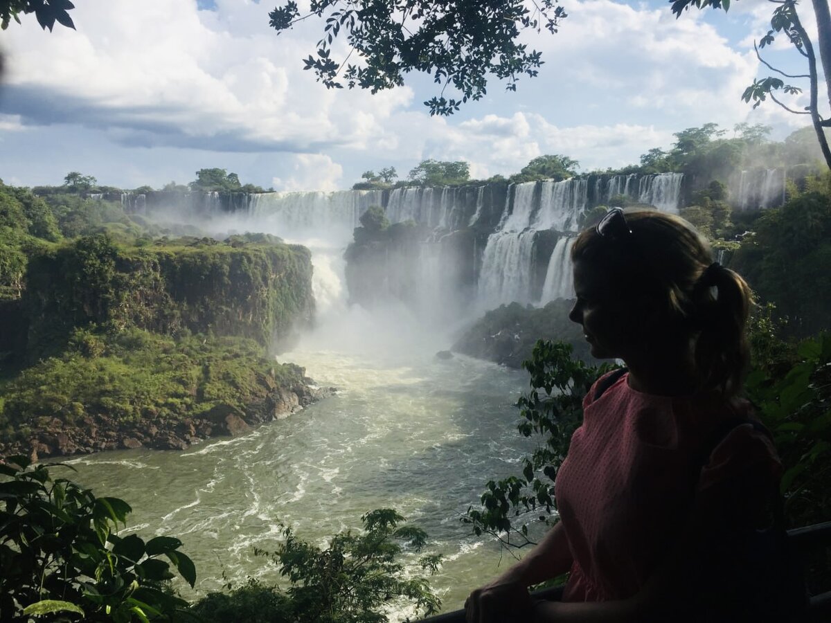Водопады Игуасу находятся сразу в двух странах - в Аргентине и Бразилии 