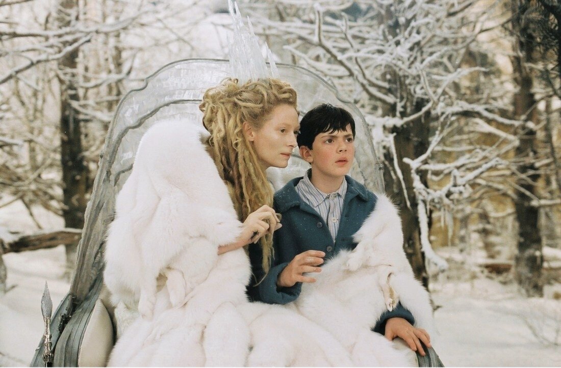 Помните, как ведьма угощала Эдмунда рахат-лукумом? Я всегда представляю себе эту сцену, когда слышу название этой сладости. // Кадр из фильма «Хроники Нарнии: лев, колдунья и волшебный шкаф» (2005).